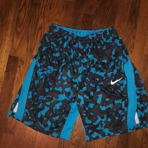 Nike Athletic Shorts in Large